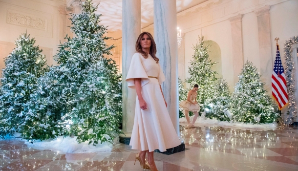 Borítókép: Melania Trump először dekorálta ki a Fehér Házat karácsonyra! Nézd meg te is a végeredményt