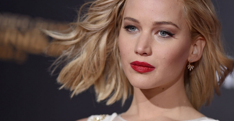 Jennifer Lawrence egyetlen frappáns kiszólásban megmagyarázza, miért szokott “hatalmas s*fej” lenni a rajongókkal