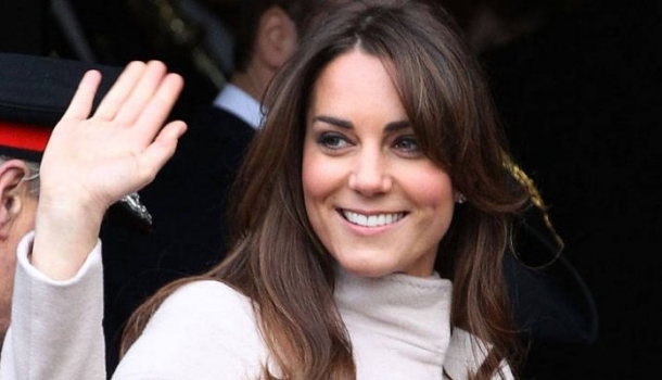 Borítókép: Újra fast fashionre szavazott! Katalin hercegné kedvenc kabátját most te is olcsón beszerezheted!