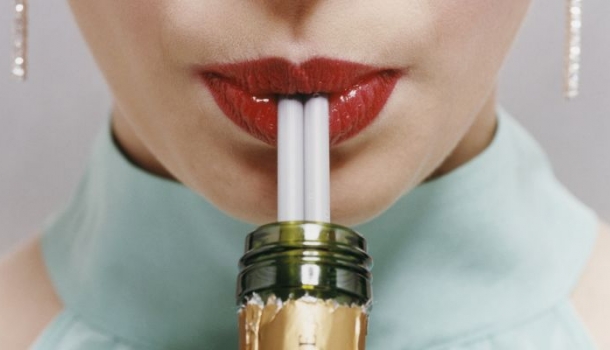 Borítókép: 5 tuti pezsgős koktélötlet, ha bulit tartasz a barátnőiddel