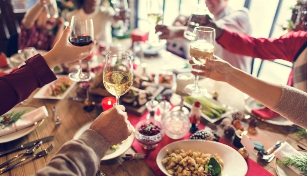 Borítókép: A karácsonyi parti etikettje: étkezéskor is legyél stílusos!