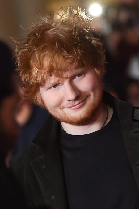Borítókép: Egy kis utószilveszteri hangulat: Ed Sheeran akkora bulit csinál egy több évtizedes örökzöldből, hogy ihaj