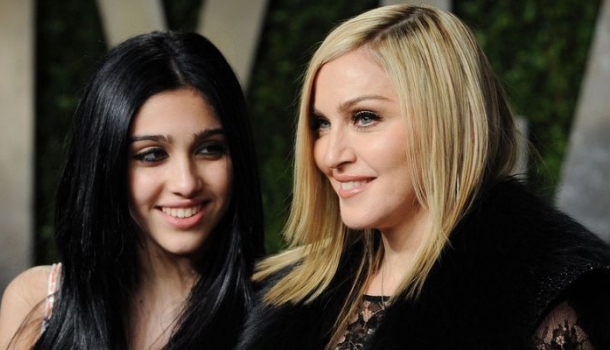 Borítókép: Ciki vagy menő? Madonna lánya olyan hónaljszőrt villantot, amit nem tud feldolgozni az internet