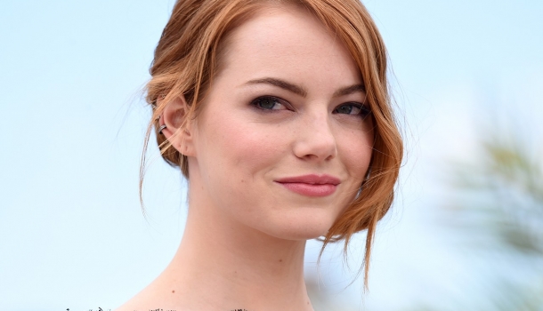 Borítókép: Ezért nem viselt a Golden Globe-díjátadón piros rúzst Emma Stone