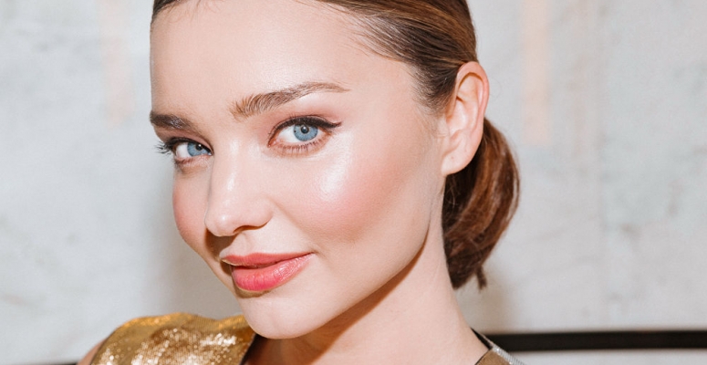 Nagyon kerek már Miranda Kerr pocakja – Friss kismamafotó