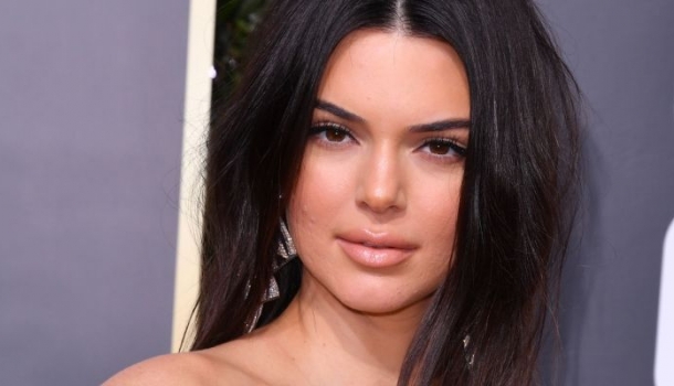 Borítókép: Kendall Jenner először ment életében a Golden Globe-ra, máris mindenki róla beszél - nézd meg miért!