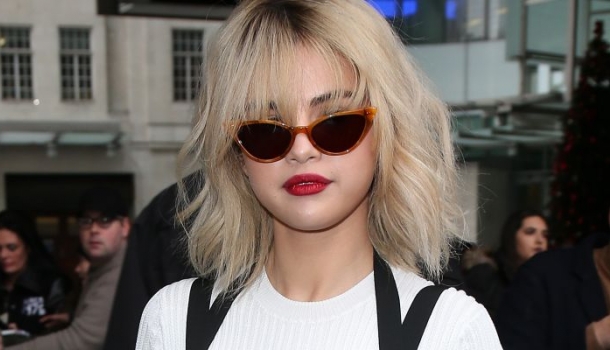 Borítókép: Hogy szerelmes-e Justin Bieberbe? Selena Gomez ezzel a pólóval egyértelműen üzent a világnak