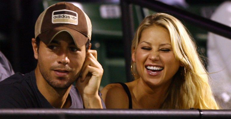 Cukiságriadó: Enrique Iglesias és Anna Kournikova először mutatták meg a világnak egy hónapos ikreiket!