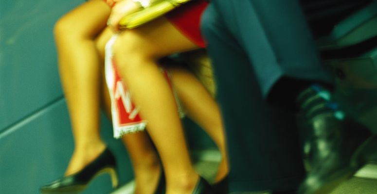 Borítókép: Mit csinálsz, ha észreveszed, hogy valaki lefotózott a metrón? – Igaz történet