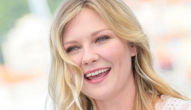 Borítókép: Nincs több találgatás: álomszép divatfotókkal ismerte el terhességét Kirsten Dunst