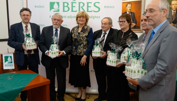 Borítókép: Segítség a Rákellenes Küzdelem Világnapján