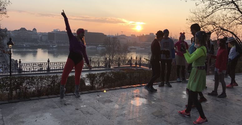Borítókép: Jelmeztippek futóknak - avagy így zajlott a Runner's World Ébredj! futóklub farsangi futása