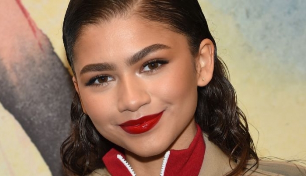 Borítókép: Zendaya legfrissebb szettje megosztotta a szerkesztőségünket – te melyik oldalra állsz?