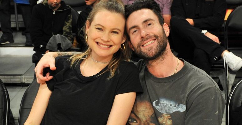 Megszületett Adam Levine és Behati Prinsloo második gyereke
