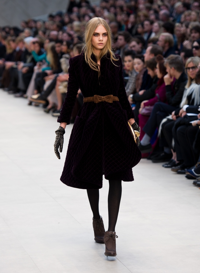 Cara a Burberry AW12-es bemutatóján.