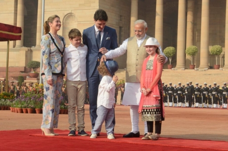 Borítókép: Justin Trudeau fiacskája képtelen viselkedni – ezektől a fotóktól dobsz egy hátast!