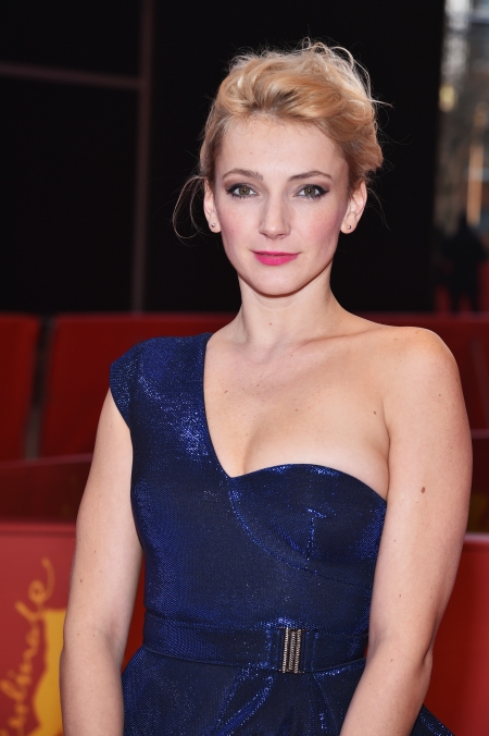 Borítókép: Neked hogy tetszik? Ebben a ruhában lép majd Borbély Alexandra az Oscar vörös szőnyegére