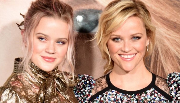 Borítókép:  Ava Phillippe levágatta hosszú haját! Reese Withersppon lánya így már nem hasonlít az anyukájára - FOTÓ