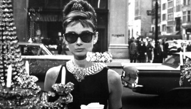 Borítókép: A tervező, aki megváltoztatta Audrey Hepburn életét, avagy a kis fekete ruha története