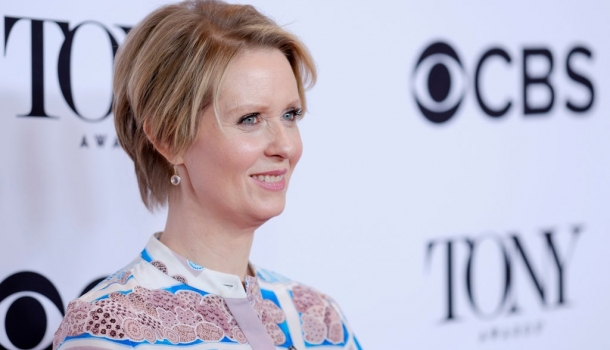 Borítókép: Nagy lépésre szánta rá magát a Szex és New York sztárja, Cynthia Nixon: komoly politikai karrierbe kezd