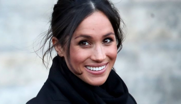 Borítókép: Erzsébet királynő győzött! Ebben már sikerült megzaboláznia Meghan Markle-t