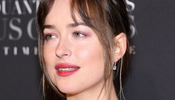 Borítókép: Dakota Johnssonnak terápiára kell járnia új filmje miatt