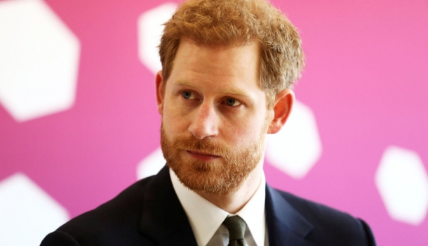 Borítókép: Harry herceg megtör egy királyi hagyományt azzal, hogy kit választott tanúnak az esküvőjére