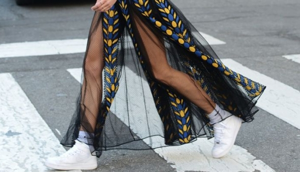 Borítókép: 1 perc stílus: Így kombináld a magas szárú sportcipőidet a nyáron