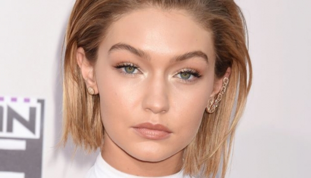 Borítókép: Szétretusálták a címlapját - nyílt levélben fakadt ki a híres modell, Gigi Hadid