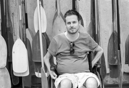 Borítókép: „Sokkal jobban szeretek adni, mint kapni” – interjú egy fiatalemberrel, aki baleset következtében bénult le