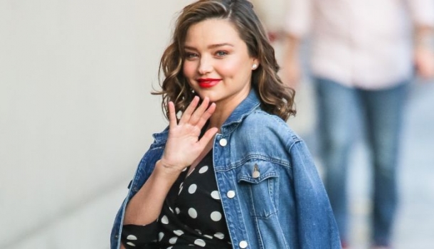 Borítókép: Megszületett Miranda Kerr babája – a nevét pedig egy különleges személyről kapta
