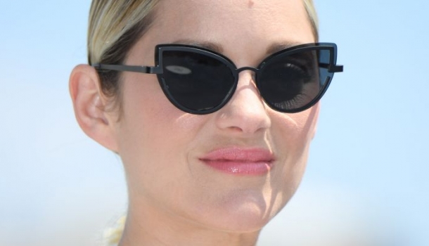 Borítókép: Pár éve kitiltották volna! Marion Cotillard megszegett egy fontos vörös szőnyeges szabályt a cannes-i filmfesztiválon