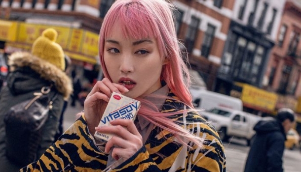 Borítókép: Ők mernek merészek lenni! Z generációs stílusikonok kedvenc divat- és szépségkellékei