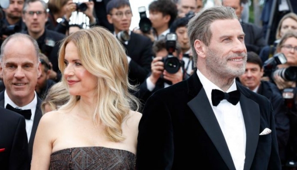Borítókép: John Travolta hétéves kisfia most, a cannes-i filmfesztiválon jelent meg először a vörös szőnyegen