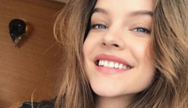 Borítókép: Bréking: Így érkezett meg Cannes-ba Palvin Barbi - FOTÓK