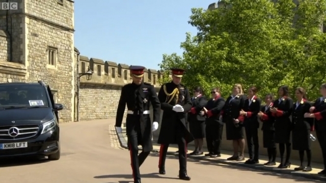 Megérkezett az esküvőre Harry herceg és Vilmos herceg is.