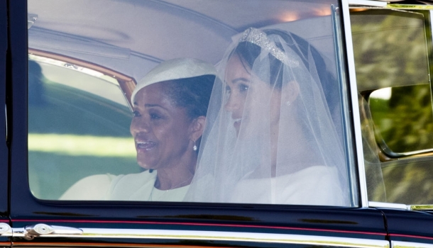 Borítókép: Káprázatosan szép menyasszony volt Meghan Markle: nézd csak meg A RUHÁT!