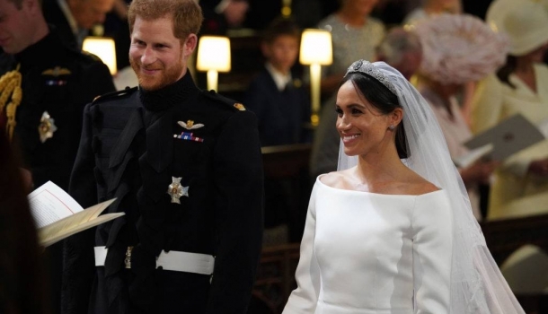 Borítókép: ÉLŐ! Összeházasodott Harry herceg és Meghan Markle - csodás fotók