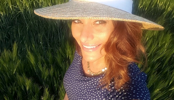 Borítókép: Bikiniben mutatta meg pocakját Görög Zita