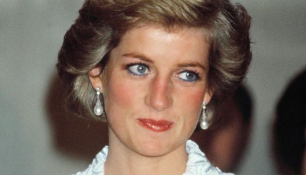 Borítókép: Ez volt a szívszorító oka annak, hogy válása után Diana hercegné sosem viselt Chanelt