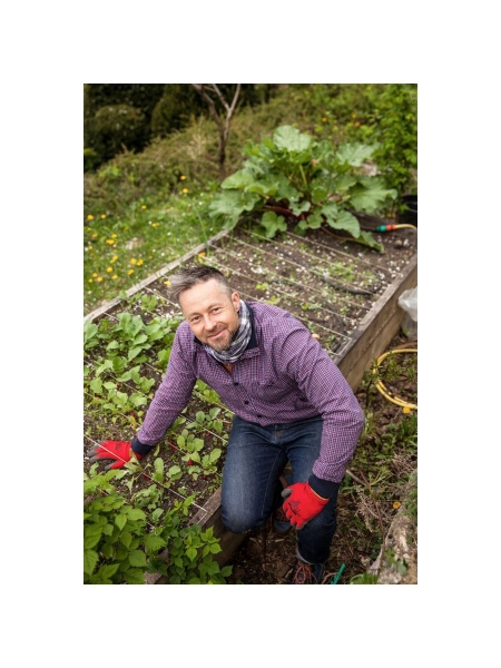 Borítókép: McMenemy Márk szerint így kell locsolni hőségben. Logikus, mégse gondolnánk...