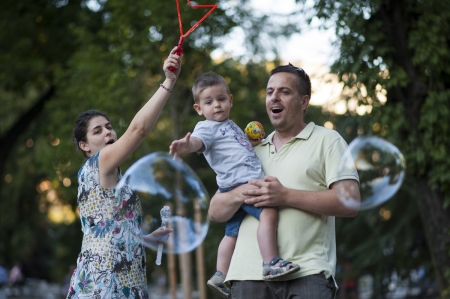 Borítókép: Apák és gyerekeik sportolhatnak együtt az UNICEF Apák napján