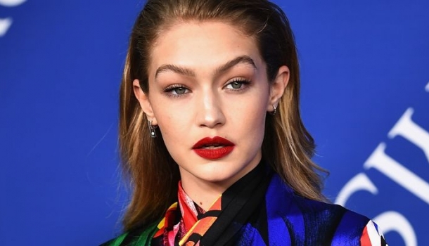 Borítókép: Na, mit szólsz? Létezik olyan ruha, ami még Gigi Hadidnak sem áll jól - mutatjuk is!