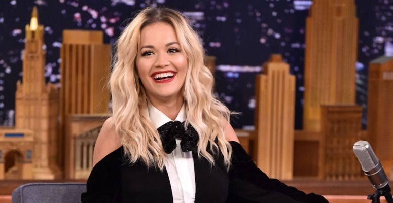 Rita Ora megvált szőke frizurájától, új hajszíne pedig kimondottan feltűnő