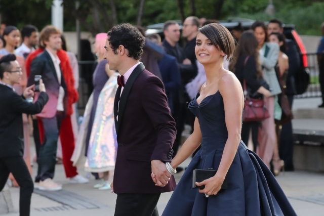 nina dobrev, frizura, rövid haj, cfda, zac posen