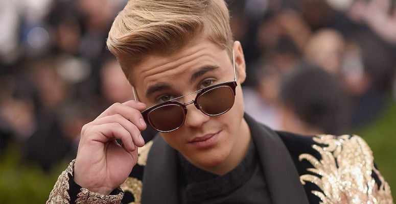 Híres csajszival randizik Justin Bieber
