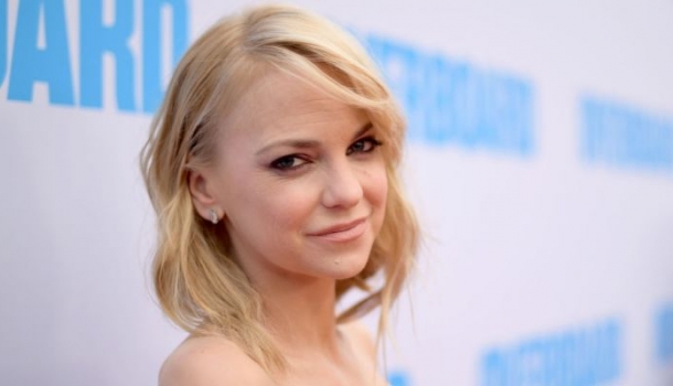 Borítókép: Intim fotó: végre alaposabban szemügyre veheted Anna Faris szerelmét