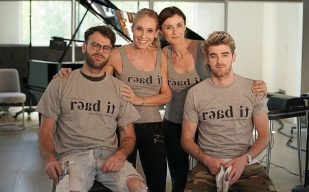 Borítókép: A magyar gyerekekért és az értő olvasásért kampányol a The Chainsmokers