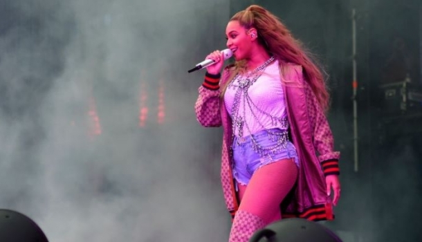 Borítókép: Ki kellett menteni koncertjéről Beyoncét