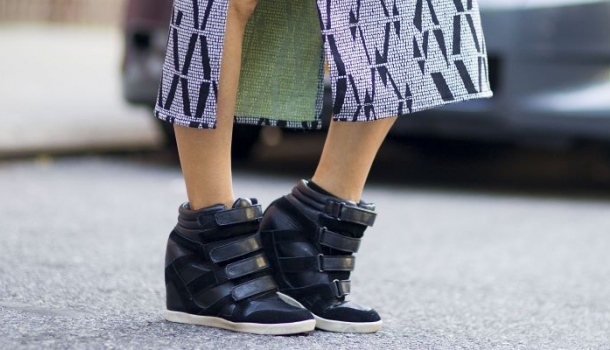 Borítókép: Egy, még a wedge sneakernél is sokkolóbb magassarkútrend jön